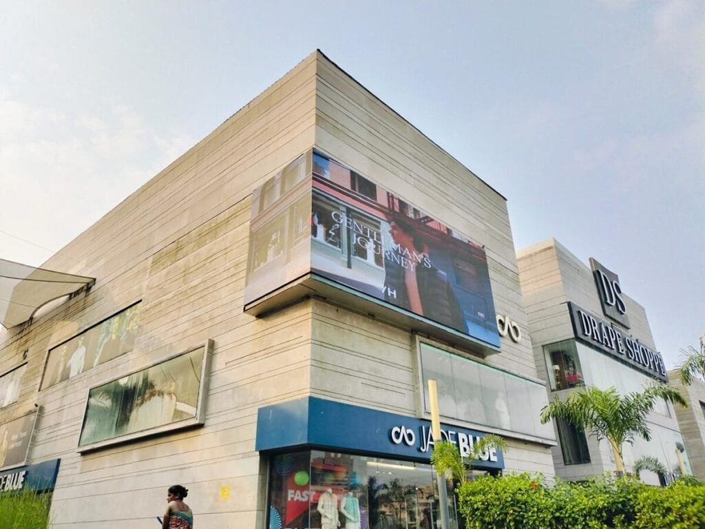 curved led wall display